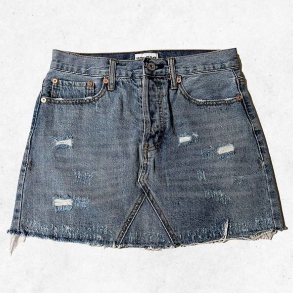 Umgee Distressed Raw Hem Medium Wash Blue Denim Jean Skirt Size‎ 26 Buttons - Picture 1 of 8